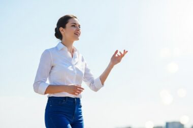 Как онлайн-школы помогают взрослым заговорить на английском без страха ошибок